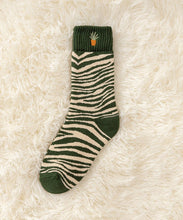 Load image into Gallery viewer, Autumn And Winter Green Embroidered Plant Warm Mid Calf Socks