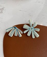 Load image into Gallery viewer, Chic Beige Sterling Silver Asymmetric Floral Stud Earrings