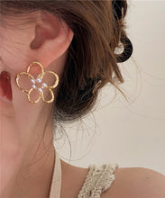 Load image into Gallery viewer, Cute Gold Copper Overgild Pearl Floral Hollow Out Stud Earrings