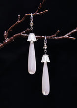 Load image into Gallery viewer, Elegant White Water Droplet Pearl Drop Earrings