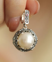 Load image into Gallery viewer, Retro Silk Sterling Silver Pearl Pendant Necklace