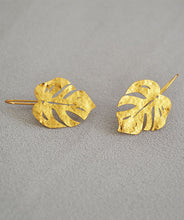 Load image into Gallery viewer, Vintage Gold Leaf Shape 14K Gold Copper Stud Earrings