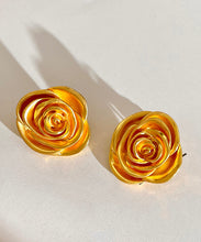 Load image into Gallery viewer, Vintage Gold Metal Rose Stud Earrings