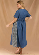 Load image into Gallery viewer, Loose Blue O Neck Striped Patchwork Denim Dresses Summer