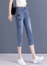 Load image into Gallery viewer, Vogue Blue Embroideried Button Crop Jeans