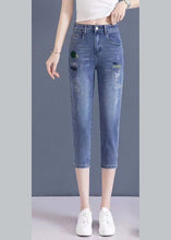 Load image into Gallery viewer, Vogue Blue Embroideried Button Crop Jeans