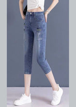 Load image into Gallery viewer, Vogue Blue Embroideried Button Crop Jeans